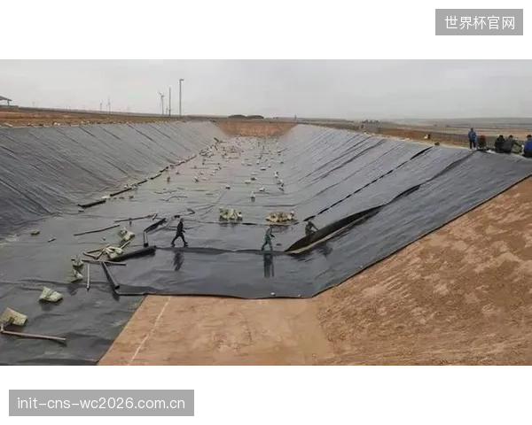 采用振动犁等非开挖技术,HDPE管材的铺设速度可达每小时数十米,相较传统开挖方式,工期可缩短超过70% 采用振动犁等非开挖技术,HDPE管材的铺设速度可达每小时数十米,相较传统开挖方式,工期可缩短超过70%